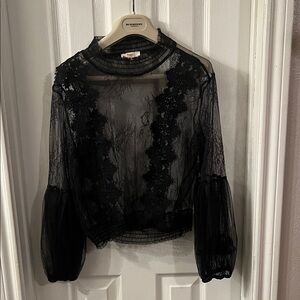 PEACH LACE BLOUSE SIZE MEDIUM